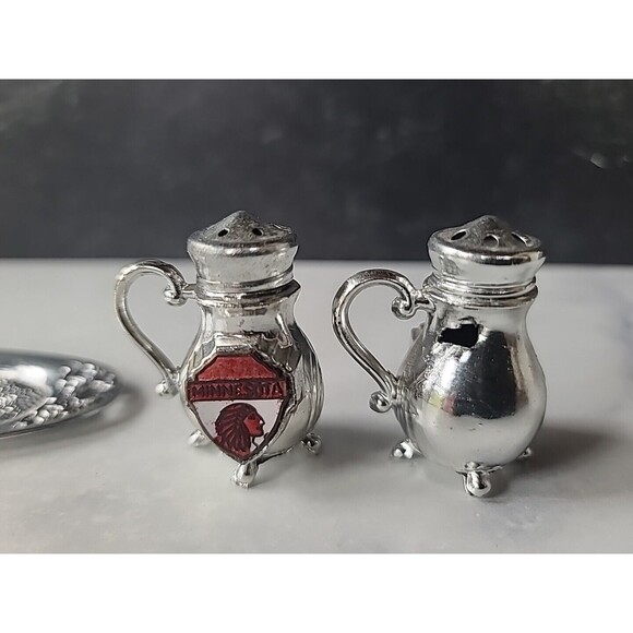 Vintage Metal Salt And Pepper Shakers Souvenir From Minnesota, READ FAIR - Picture 4 of 10